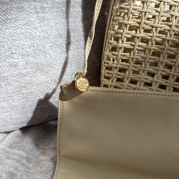 CHANEL Chain Tote Bag Straw Leather Beige Gold - Picture 3 of 16